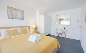 Entire 4-Bed House & Parking, Steps From Icc & Utilita Arena Birmingham & Broad Street
